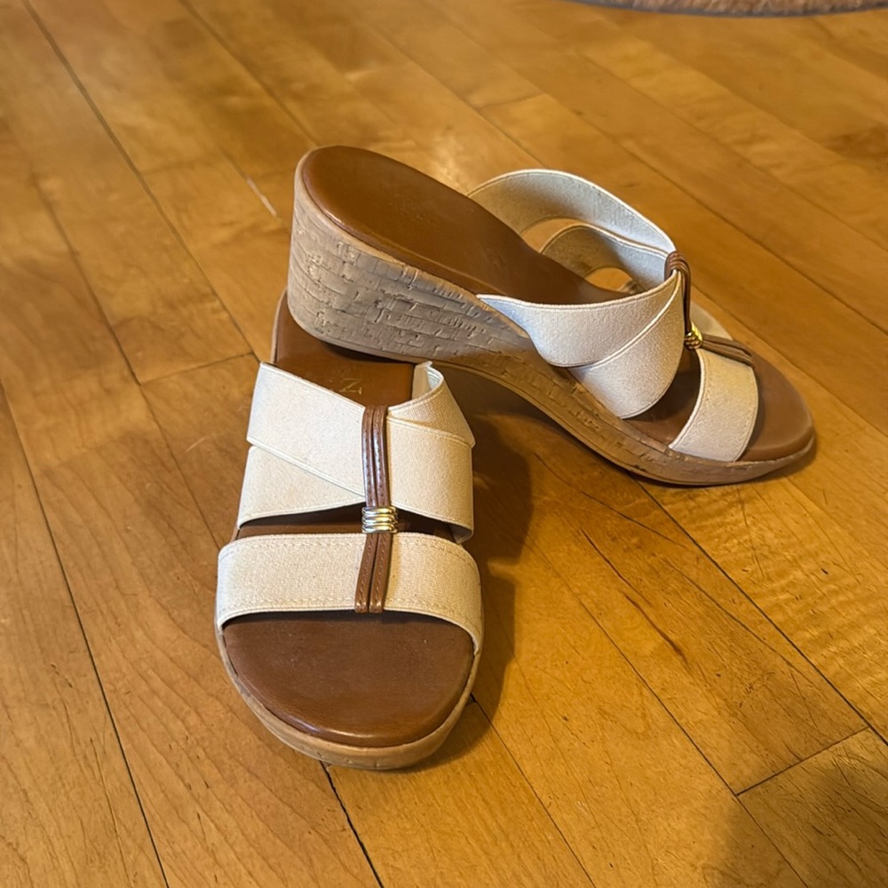 Women’s wedges size 7.5